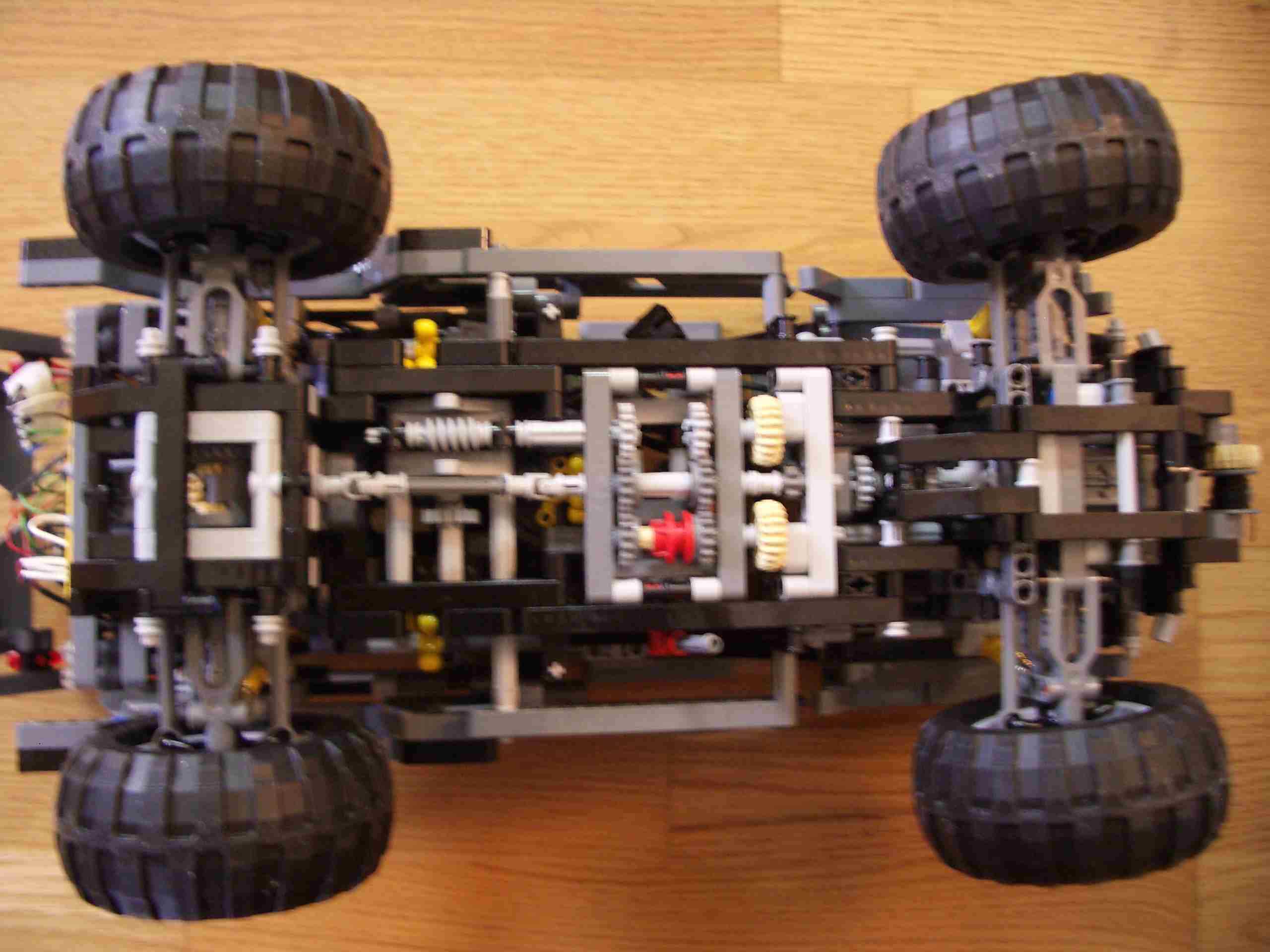 Extreme Offroader con LEGO Mindstorm NXT y 8 Leds