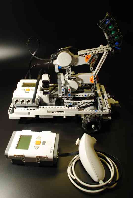 Tanque lanzabolas con Nunchuk para LEGO Mindstorm NXT